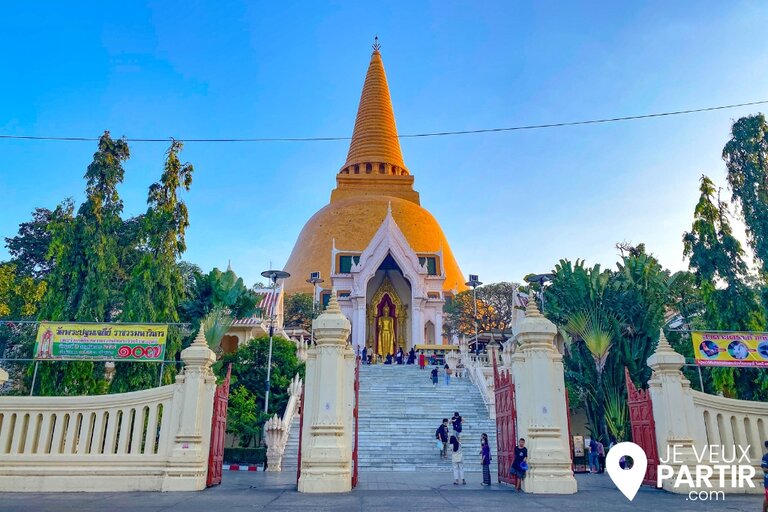 Phra Pathom Chedi temple thaïlande