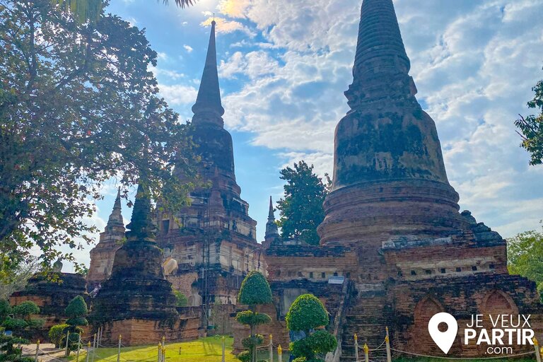 Wat Yai Chai Mongkhon temples Thaïlande