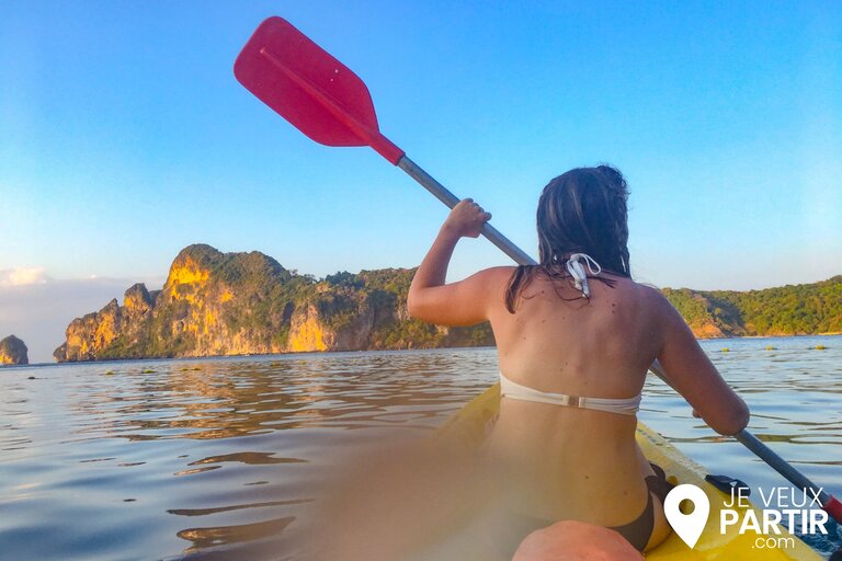 Kayak monkey beach koh phi phi