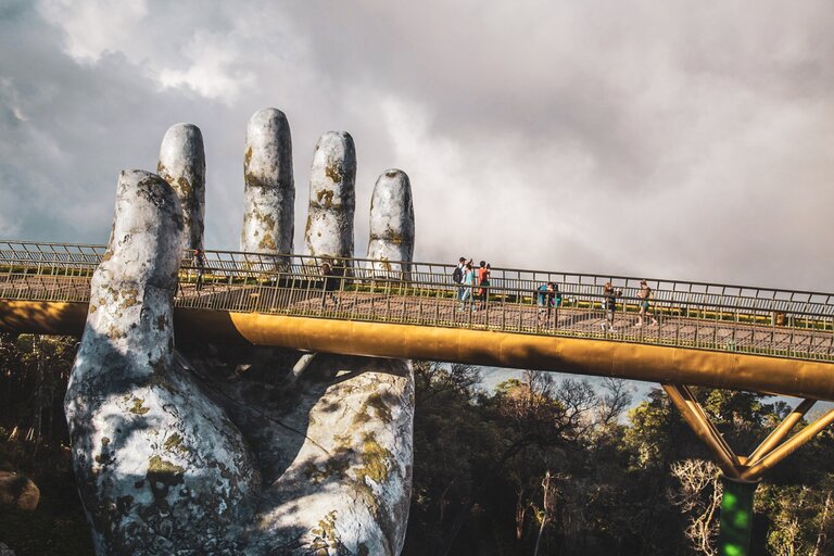 pont doré de Da Nang Vietnam