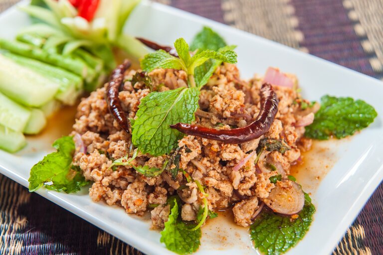 larb khai spécialité culinaire thaï