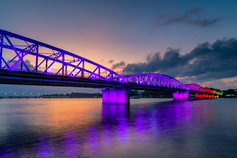 pont Truong Tien Hué Vietnam