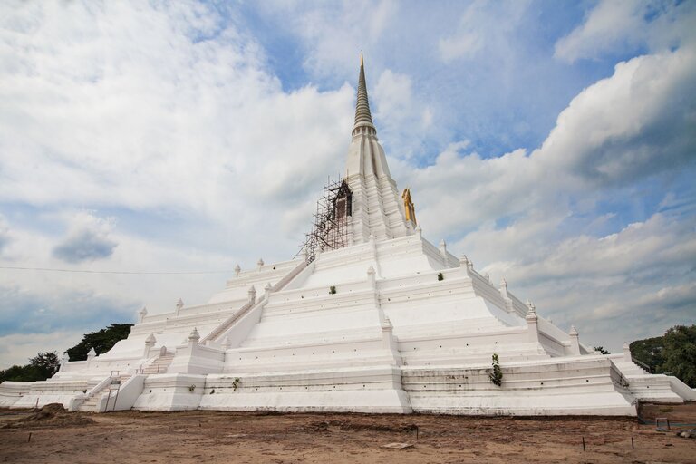 Wat Phu Khao Thong Ayutthaya