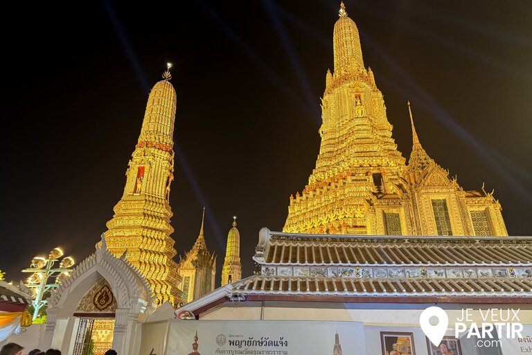 wat arun temple bangkok